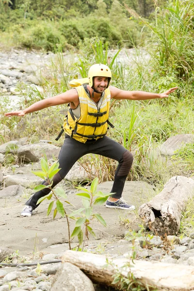 Hombre adulto feliz usando traje de deporte acuático — Foto de Stock