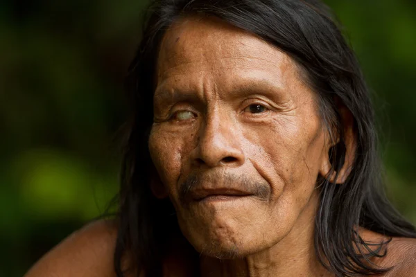 Amazonian Indigenous Waorani Hunter — Stock Photo, Image