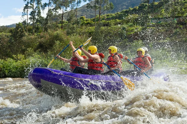 Wildwasser-Rafting — Stockfoto