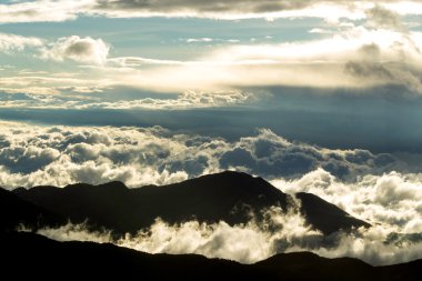 Ekvador Andes aralıktaki yüksek irtifa bulutlar