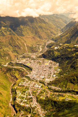 Banos De Agua Santa helikopter vurdu