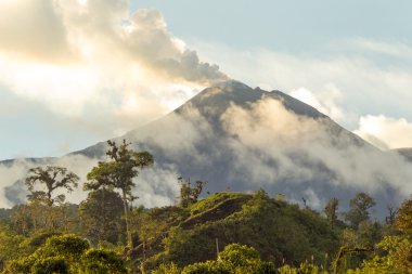 Reventador yanardağ etkinliği