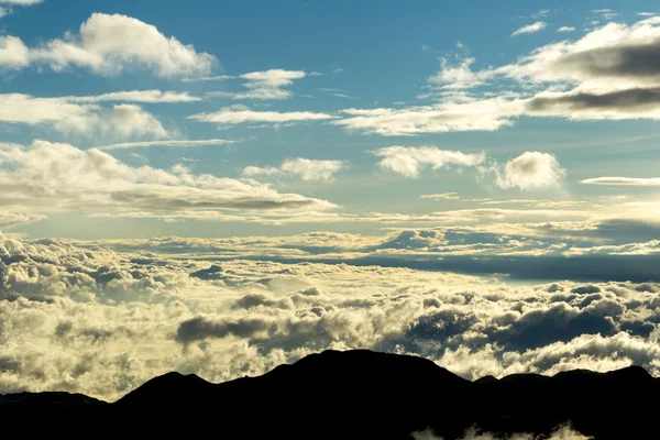 Μεγάλου υψομέτρου σύννεφα στον Ισημερινού Andes φάσμα — Φωτογραφία Αρχείου