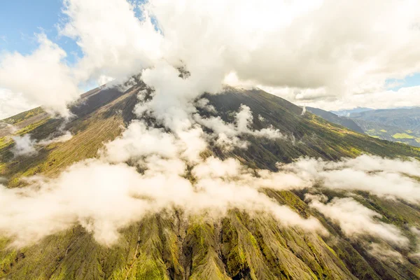 Tungurahua yanardağ hava atış — Stok fotoğraf