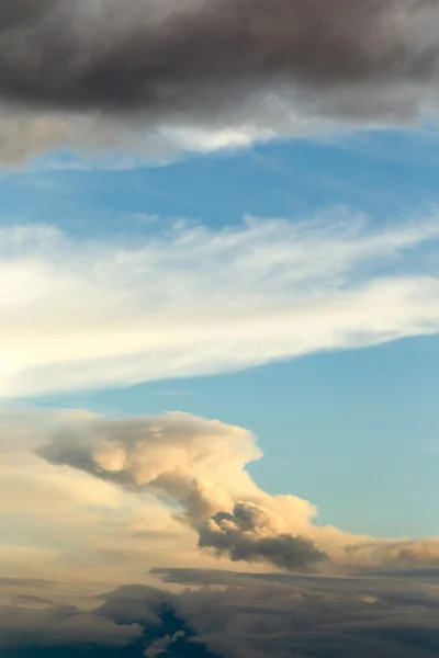 Eruzione vulcanica al tramonto — Foto Stock