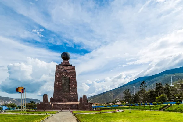 Mitad del mundo — Fotografia de Stock