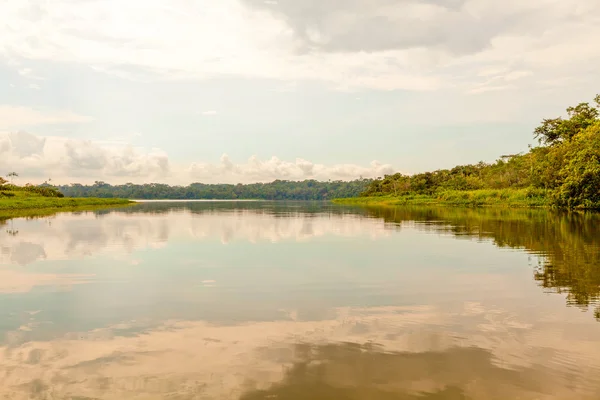 Lagune de Limoncocha en Équateur — Photo