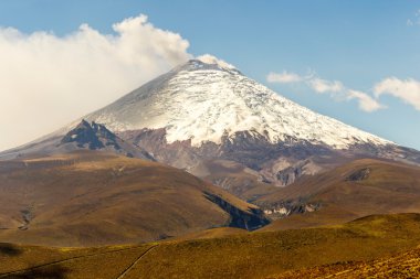 Cotopaxi volkan 2015 Erüpsiyonu Güney Amerika