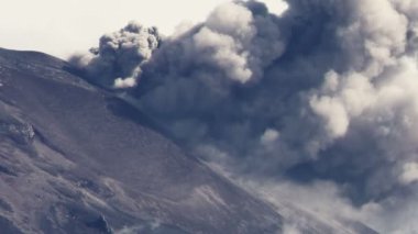 Tungurahua volkan Erüpsiyonu 2015