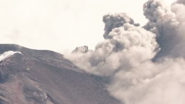 Tungurahua volkan Erüpsiyonu krater görünümü