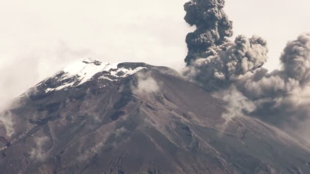 Tungurahua Vulkanausbruch 2015 — Stockvideo