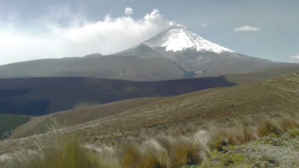 Cotopaxi volkan Erüpsiyonu zaman atlamalı — Stok video
