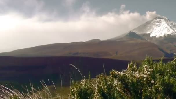 Cotopaxi vulcão erupção Pan Shot — Vídeo de Stock