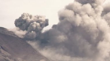 Tungurahua yanardağ krater güçlü patlama sırasında