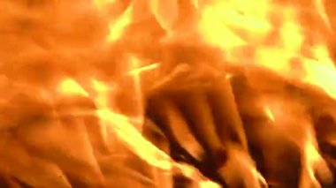 Ahşap yangın yakın çekim gece