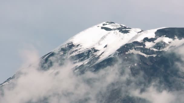 Vulkán Tungurahua kráter pokryté ledem — Stock video