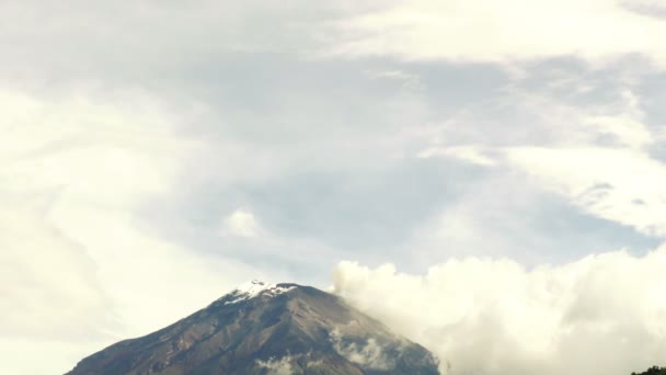 Vulkán Tungurahua zavedení Shot — Stock video