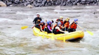 Takım oluşturma üzerinde aşırı Whitewater Rafting gezisi