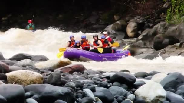 Whitewater floden forsränning på Pastaza River — Stockvideo