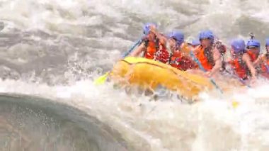 Tandem veya çift yamaç paraşütü pilotu turizm kalkış sırası ile