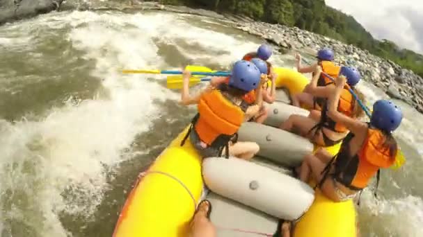 Piloto em tandem ou duplo parapente com sequência de decolagem turística — Vídeo de Stock