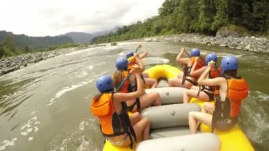Tandem veya çift yamaç paraşütü pilotu turizm kalkış sırası ile