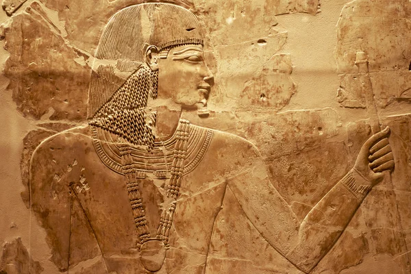 Египетская резьба по стене — стоковое фото
