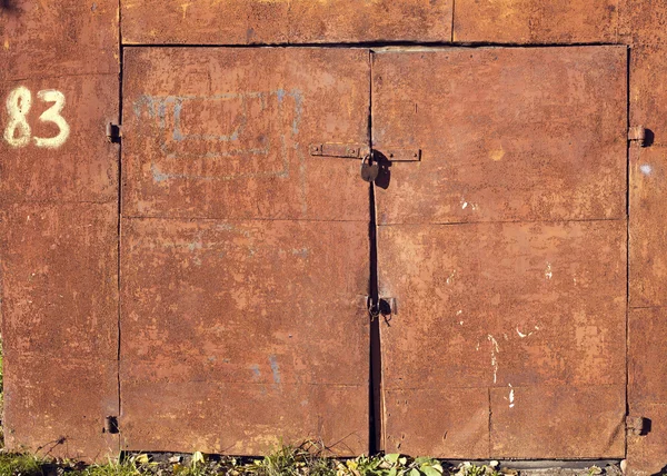 Yıpranmış paslı kapıları — Stok fotoğraf