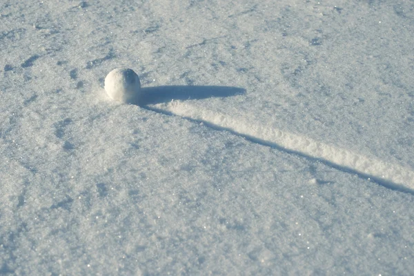 Boule de neige avec trace — Photo