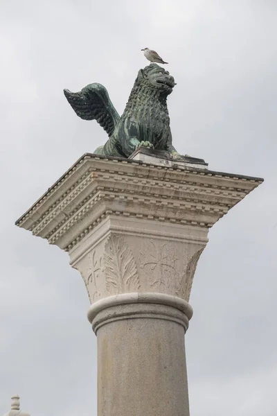 Berömd Kolumn Med Bevingat Lejon Ovanpå San Marco Torget Venedig — Stockfoto