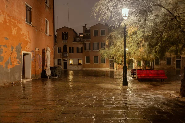 Leerer Stadtplatz Bei Regnerischer Nacht Venedig Italien — Stockfoto