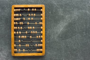 Kara tahta üzerinde Abacus