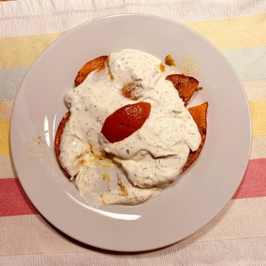 Gegrillder Hokkaido mit frisch gemachtem Tsatsiki