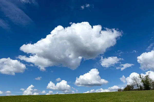 Maechtige Cumulus Wolken Ziehen Auf — 图库照片