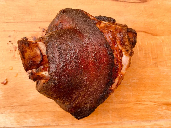 Knusprige Schweinshaxe Vom Grill —  Fotos de Stock