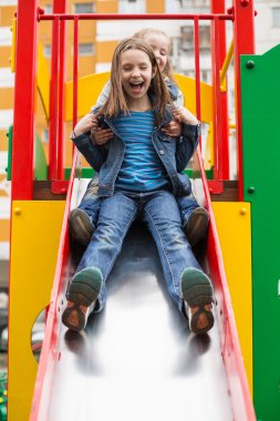 Kızlar slaytlar oyun tepeden aşağı