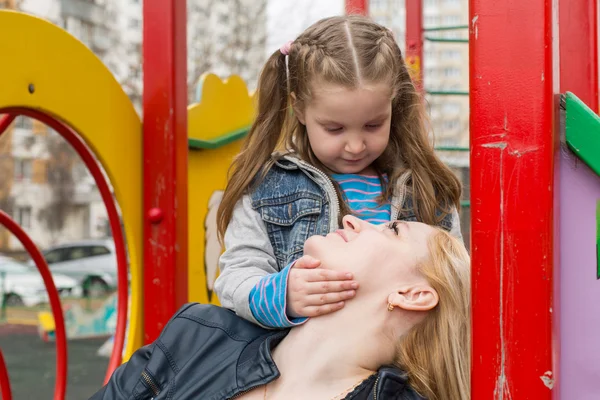 Madre e hija —  Fotos de Stock