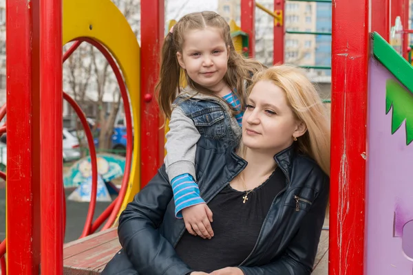 Madre e hija —  Fotos de Stock