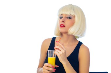 İçecek ile güzel sarışın