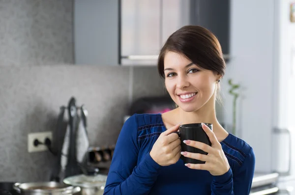 Morning housewife with cup of coffee — Stock Photo, Image