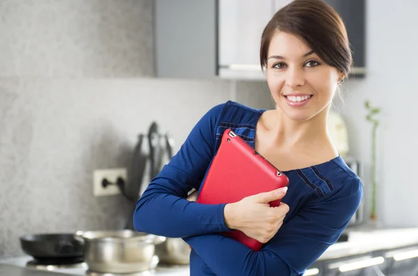 Housewife with tablet pc — Stock Photo, Image