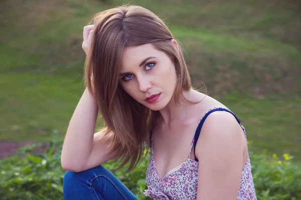 Portrait of beautiful girl — Stock Photo, Image