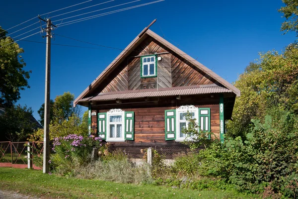 Oud houten huisje Rechtenvrije Stockafbeeldingen