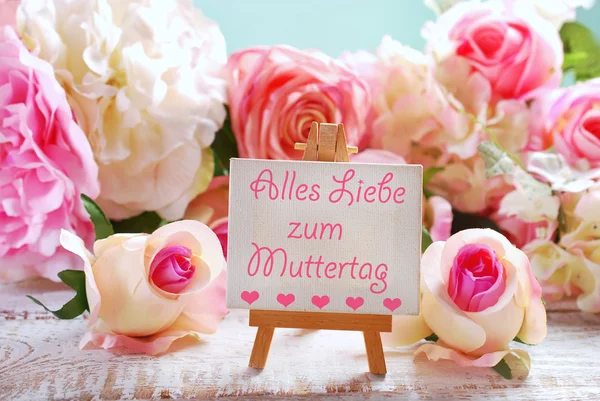 Petit chevalet avec salutations pour maman écrit en allemand sur le sanglier — Photo