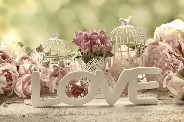 Romantic vintage love background with flowers — Stock Photo, Image