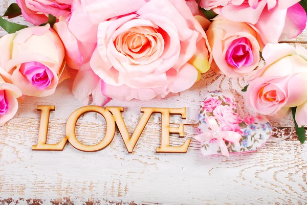 Kärlek och rosor bakgrund — Stockfoto