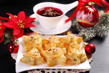 puf hamur işleri ile Noel kırmızı pancar çorbası