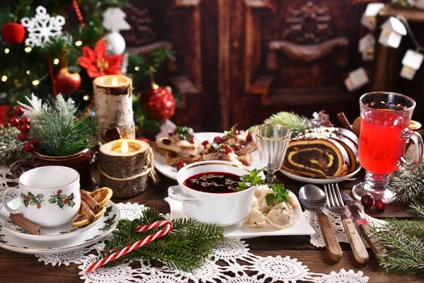 Tradicional Polônia Pratos Natal Com Borscht Vermelho Bolinhos Arenque Com — Fotografia de Stock