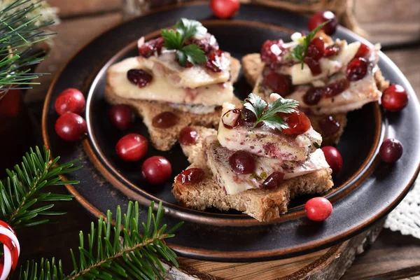 Star Shaped Canapes Herring Oil Dried Cranberries Christmas — Stock Photo, Image