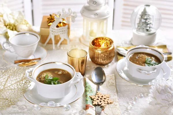 Traditional Christmas Eve mushroom soup with barley on festive table in white and golden colors — Stock Image Traditional Christmas Eve Mushroom Soup Barley Festive Table White Golden Stock Picture